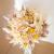 Bouquet de fleurs sechees a base d'hortensia creme