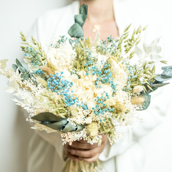 Réconciliation Végétale - Bouquet de fleurs séchées à base d'hortensia et d'eucalyptus
